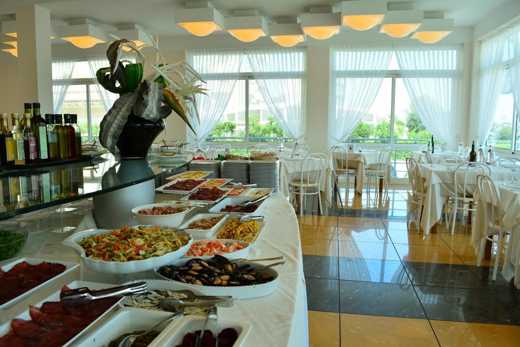 מילאנו מריטימה Hotel Delfino מראה חיצוני תמונה