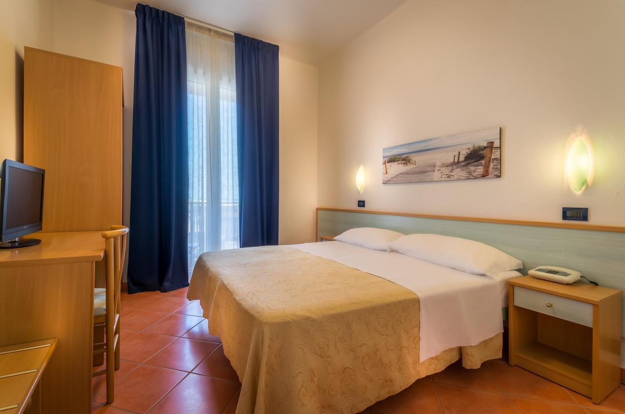 מילאנו מריטימה Hotel Delfino מראה חיצוני תמונה