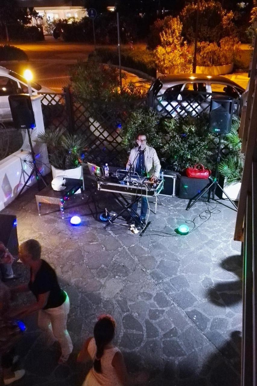 מילאנו מריטימה Hotel Delfino מראה חיצוני תמונה
